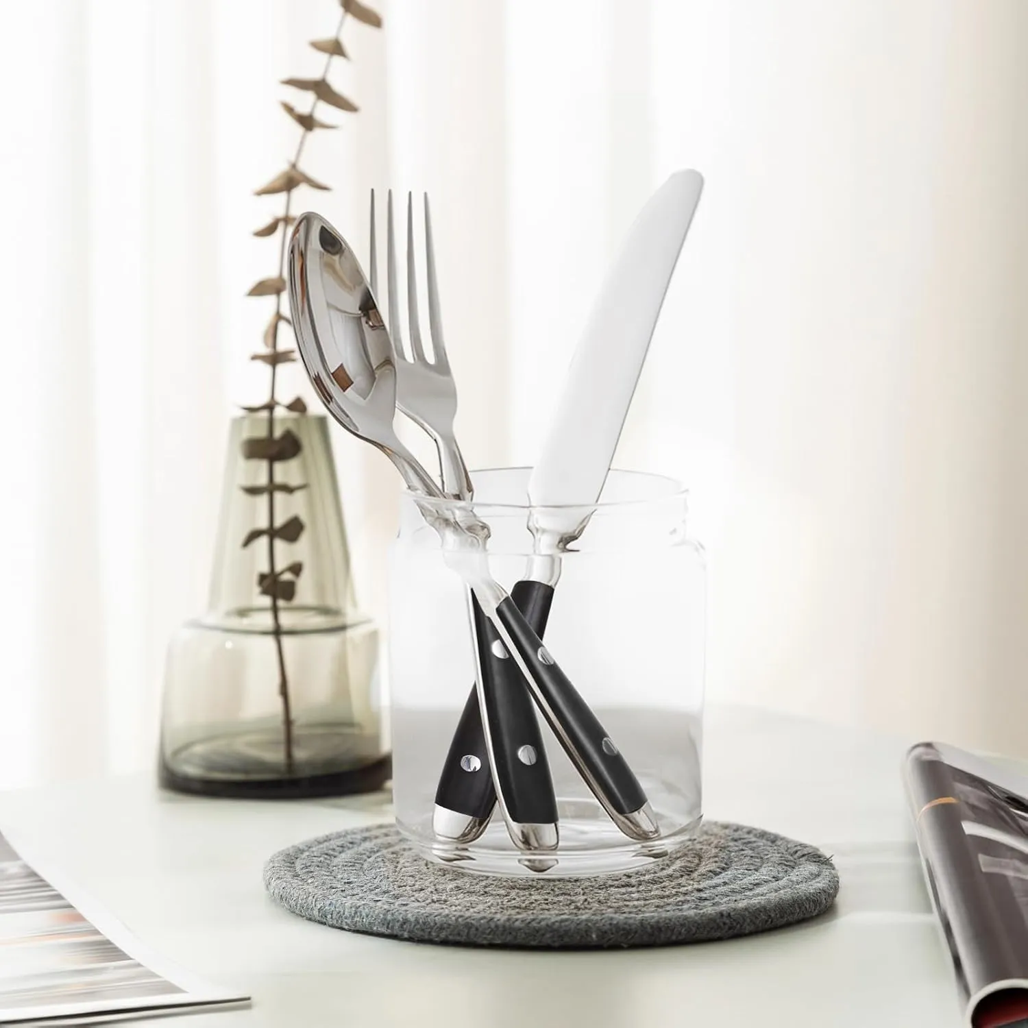 20-Piece Silverware Set for 4, Everyday Flatware, Black Handles Utensils Set, Retro Stainless Steel Forks and Spoons, Mirror Finished Utensil Sets for Home Restaurant, Dishwasher Safe Cutlery