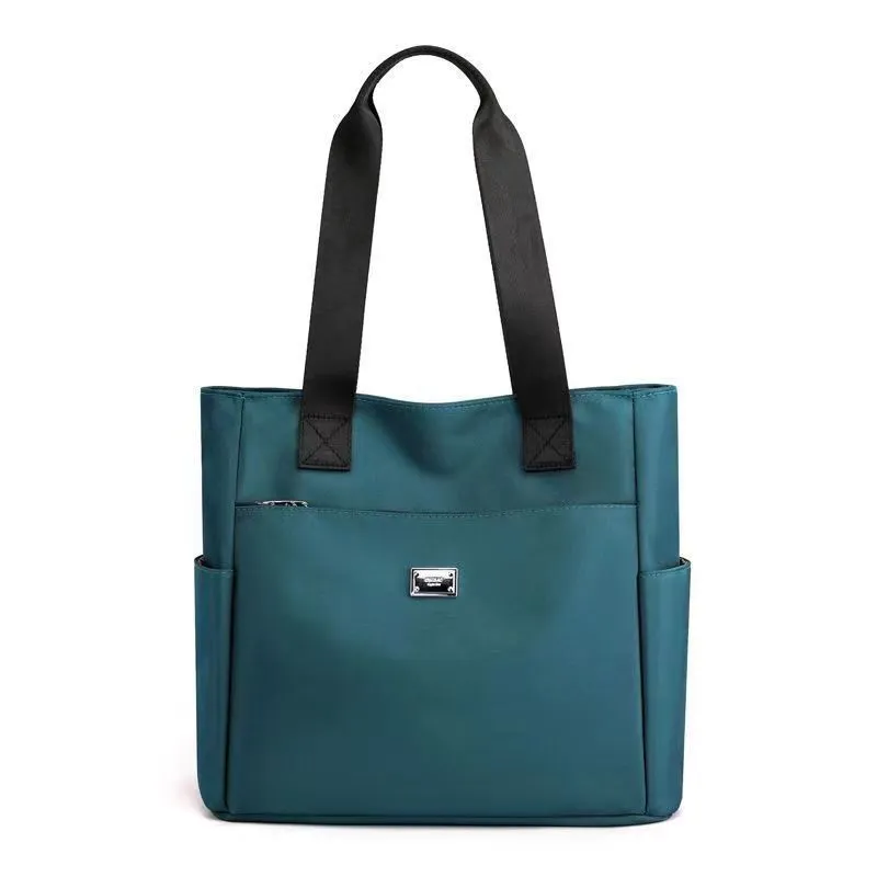 Pyper | Lightweight and waterproof shoulder bag