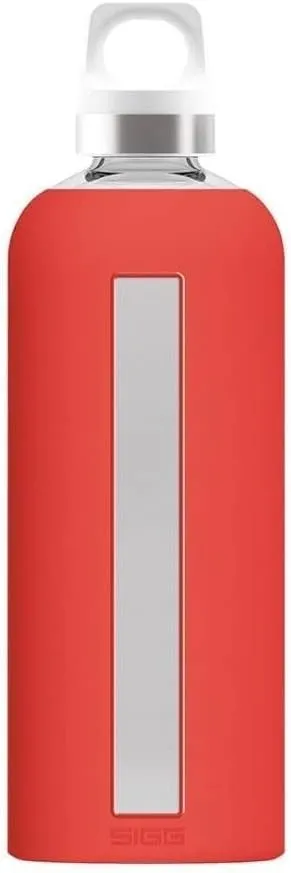 SIGG - Star Water Bottle - BPA-Free, Leak-Proof Glass Bottle, Anti-Shock - Non-Slip Silicone Case - Designed in Switzerland - Scarlet - 28 Oz
