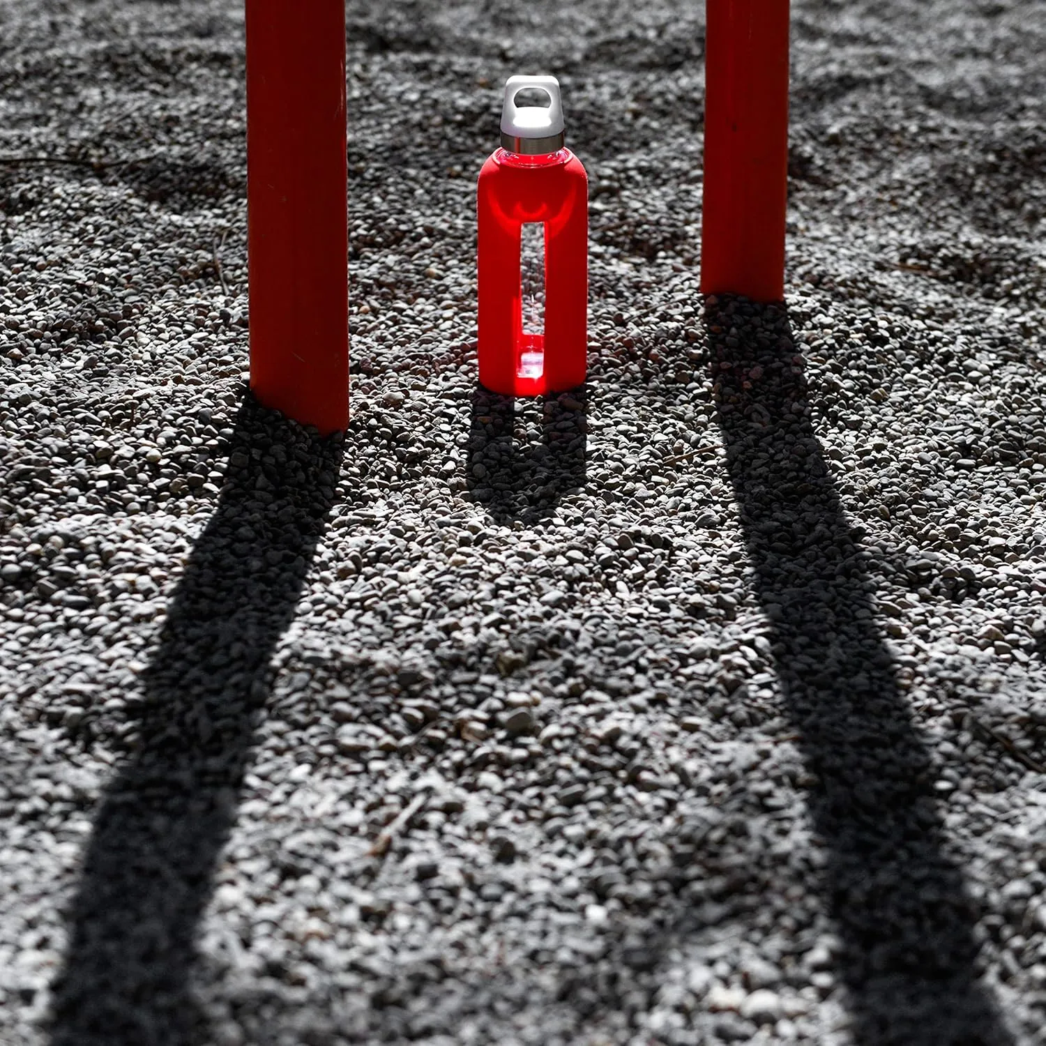 SIGG - Star Water Bottle - BPA-Free, Leak-Proof Glass Bottle, Anti-Shock - Non-Slip Silicone Case - Designed in Switzerland - Scarlet - 28 Oz