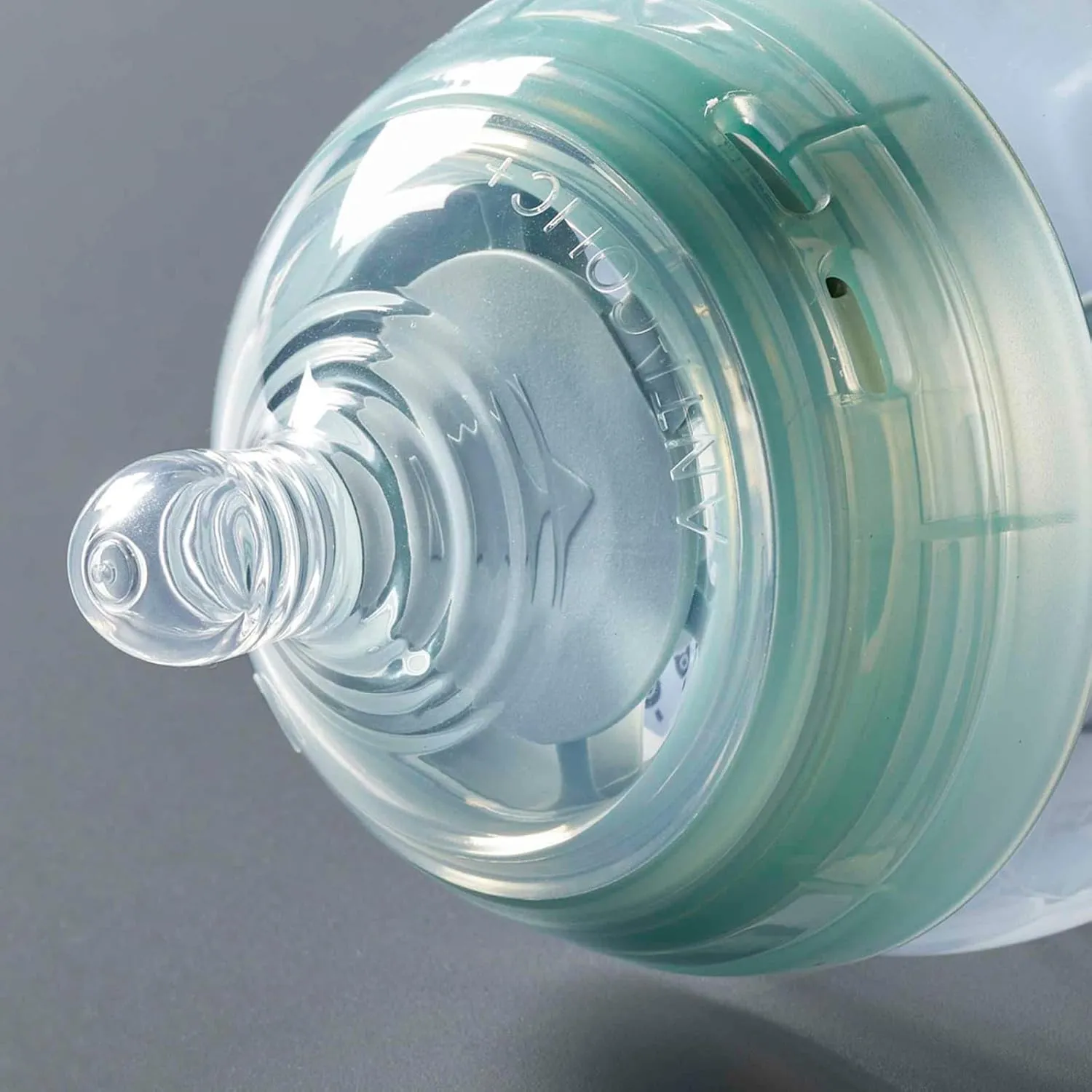 Tommee Tippee Advanced Anti-Colic Baby Bottle Nipples, Medium Flow, 3m , Pack of 6 Soft Silicone Breast-Like Bottle Nipples for Natural Latch, Works with Tommee Tippee Advanced Anti-Colic Baby Bottles