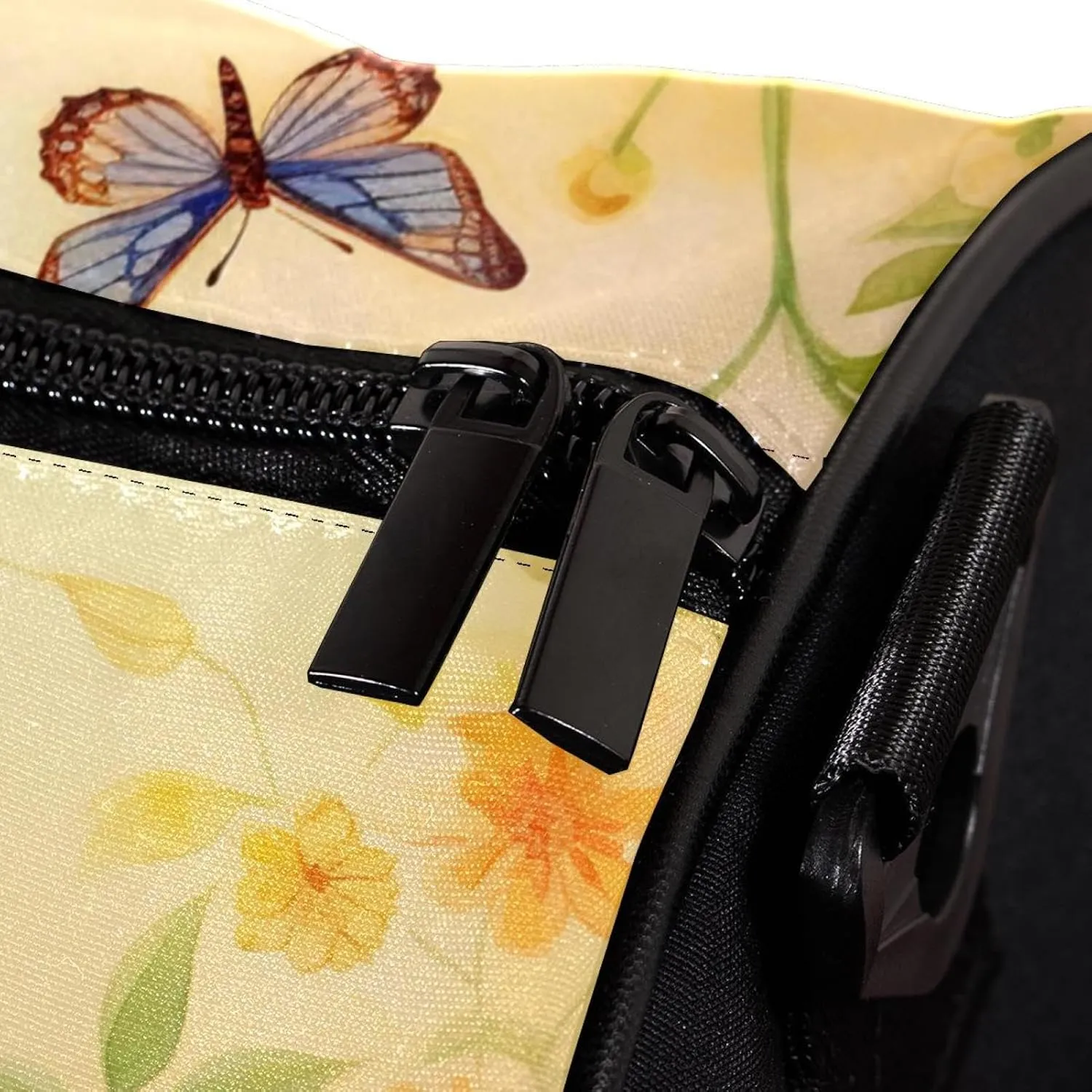 Travel Bag,Mens Gym Bag,Womens Gym Bag,Daisy Bird in Flower,Sports Bag