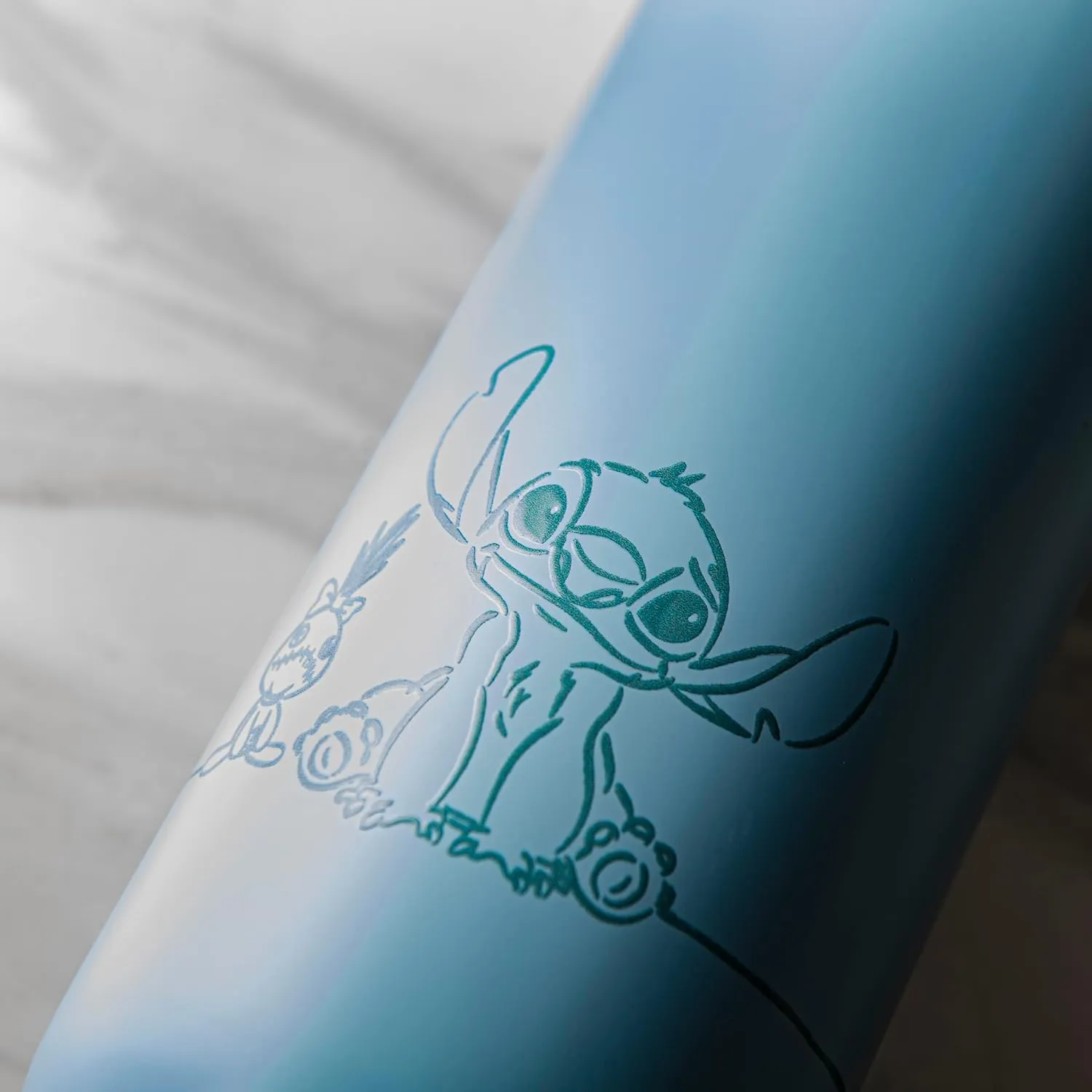 Zak Designs Disney Lilo & Stitch Harmony Water Bottle for Travel or At Home, 32oz Stainless Steel is Leak-Proof When Closed and Vacuum Insulated with Straw Lid, Carry Handle, and 3D Artwork